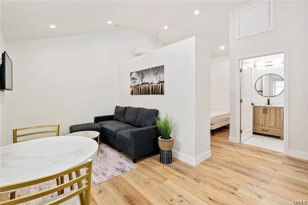 19853 Bassett St - Photo 6 of 14