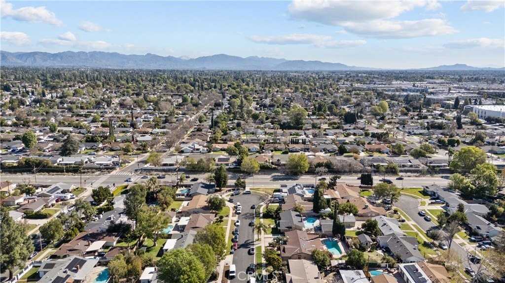 20127 Citronia St - Photo 4 of 28