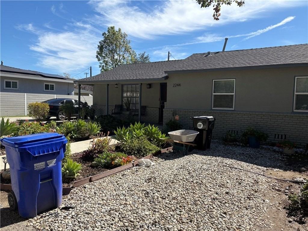 2244 Royal Oaks Dr - Photo 4 of 27