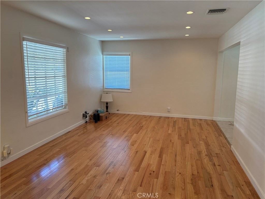 2244 Royal Oaks Dr - Photo 5 of 27