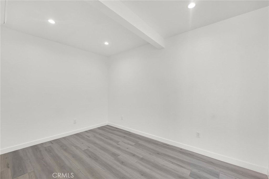 2621 Vineyard Ave - Photo 4 of 10