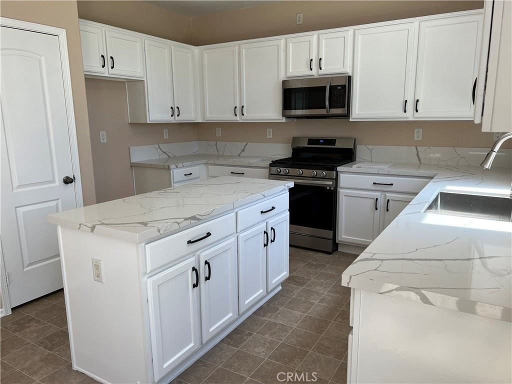 30591 Gill St - Photo 4 of 15