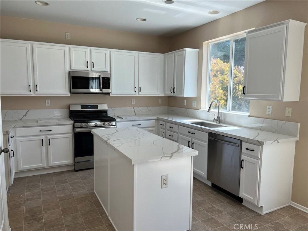 30591 Gill St - Photo 5 of 15