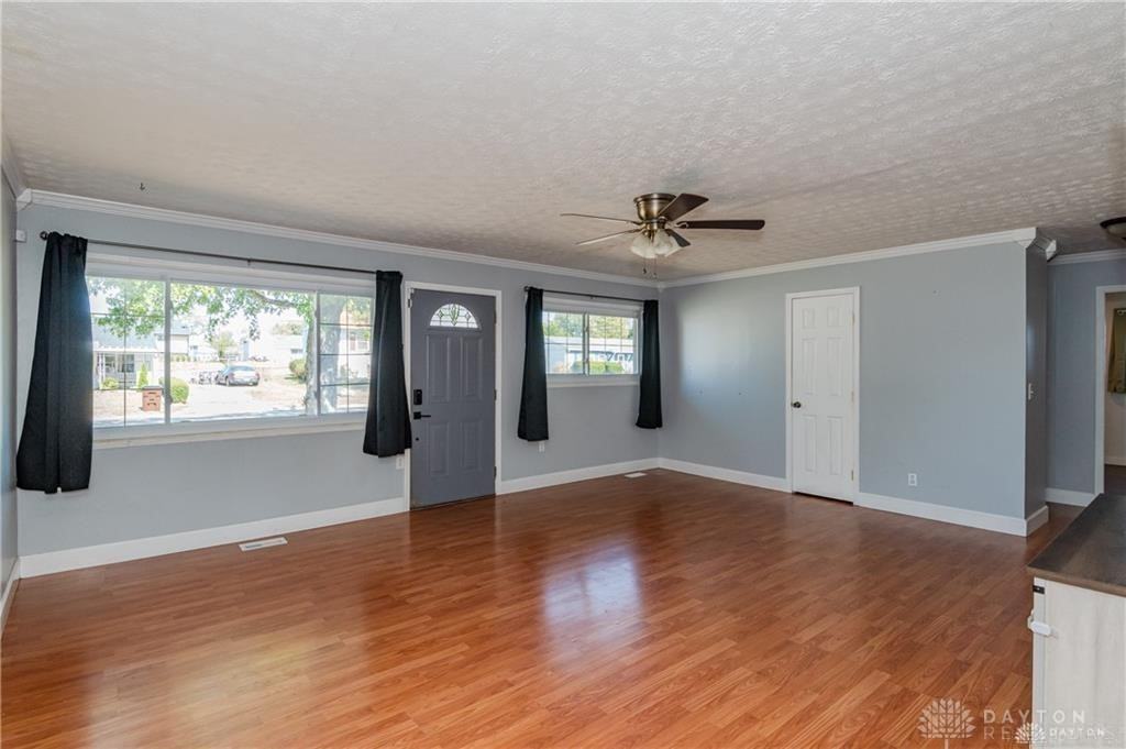 1227 Frayne Dr - Photo 2 of 18