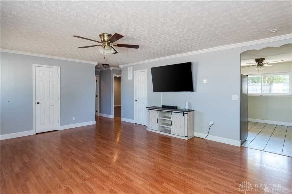 1227 Frayne Dr - Photo 3 of 18