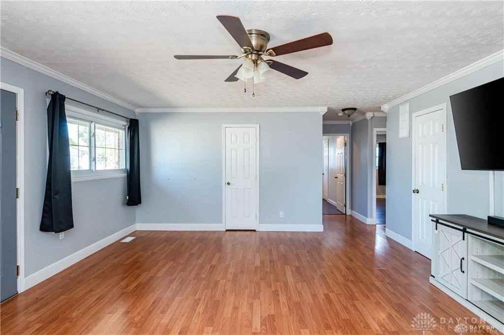 1227 Frayne Dr - Photo 4 of 18