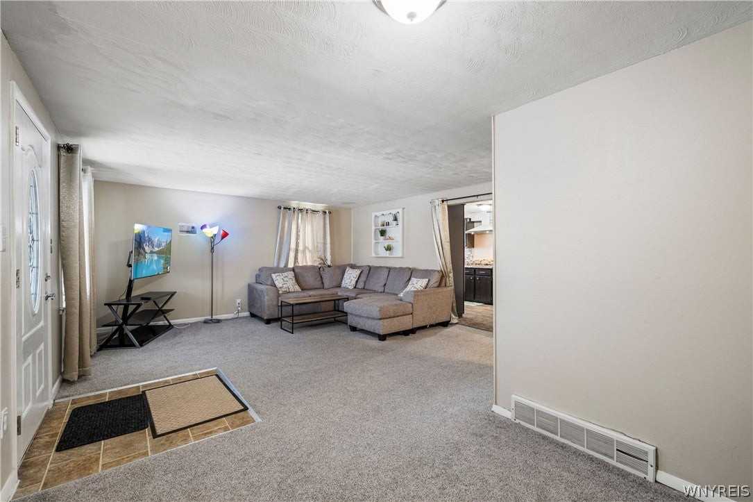 36 Crescent Ct - Photo 7 of 27