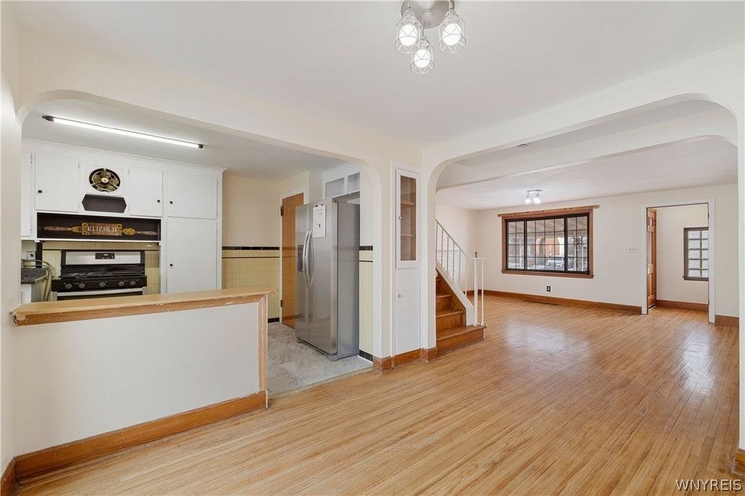 94 Tudor Rd - Photo 5 of 33