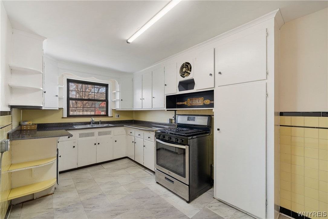 94 Tudor Rd - Photo 6 of 33