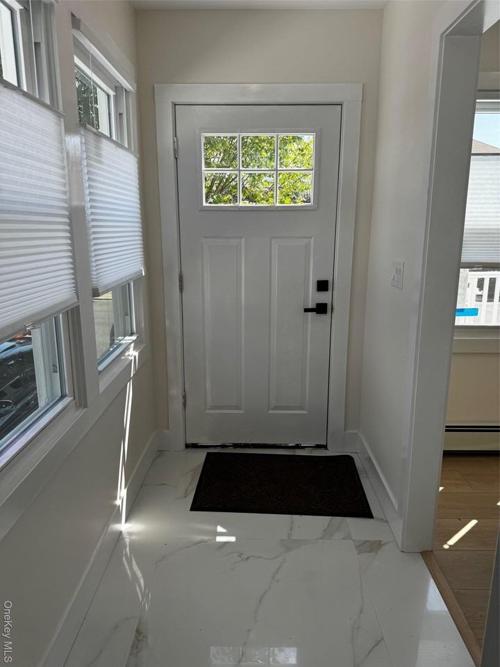 253 W Market St - Photo 3 of 14