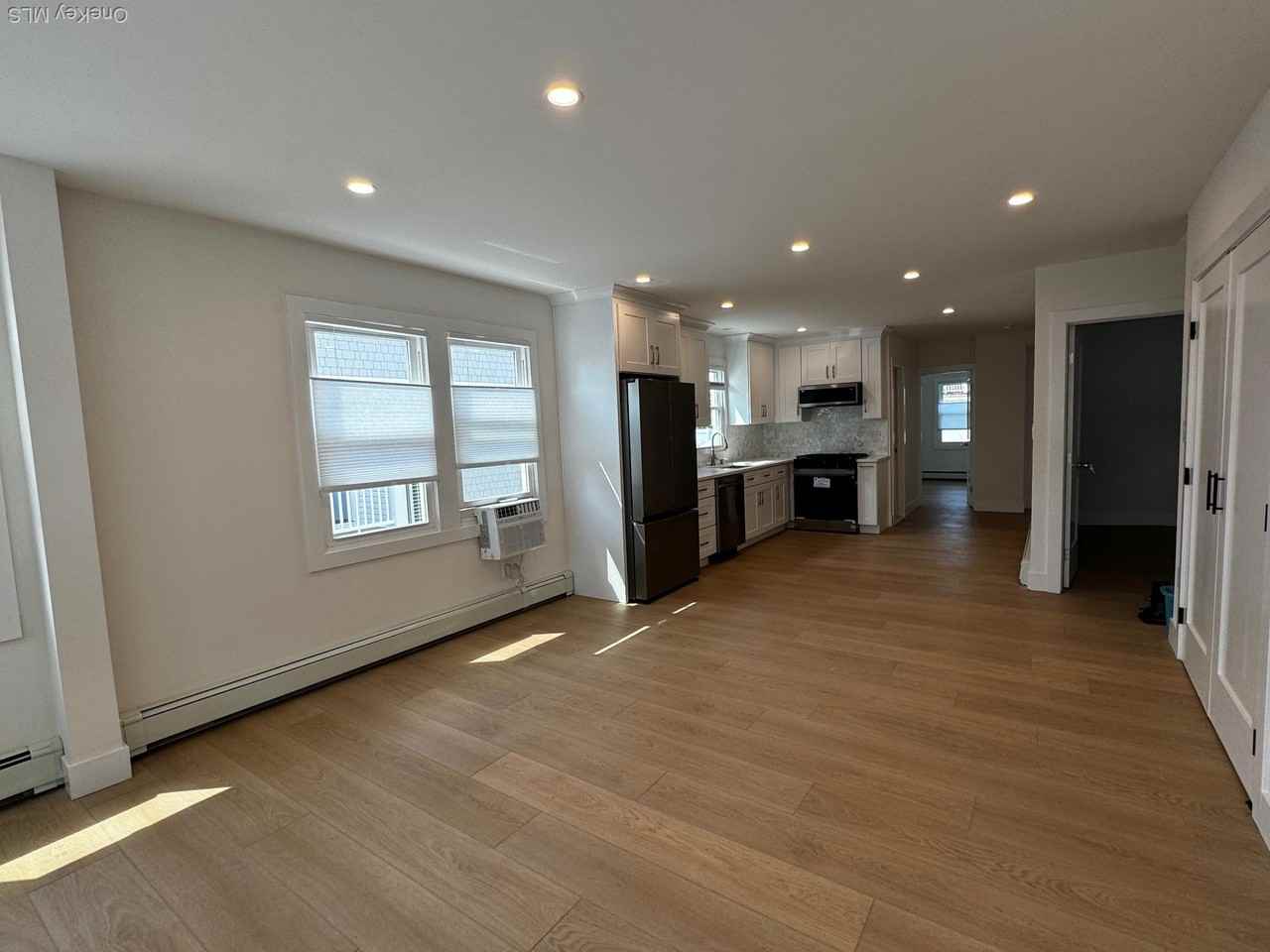 253 W Market St - Photo 5 of 14