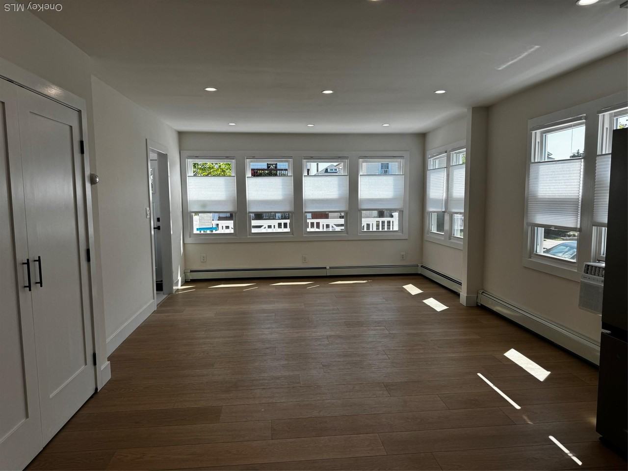 253 W Market St - Photo 6 of 14