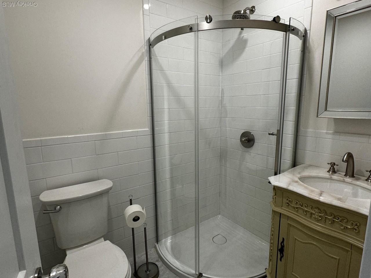 253 W Market St - Photo 7 of 14