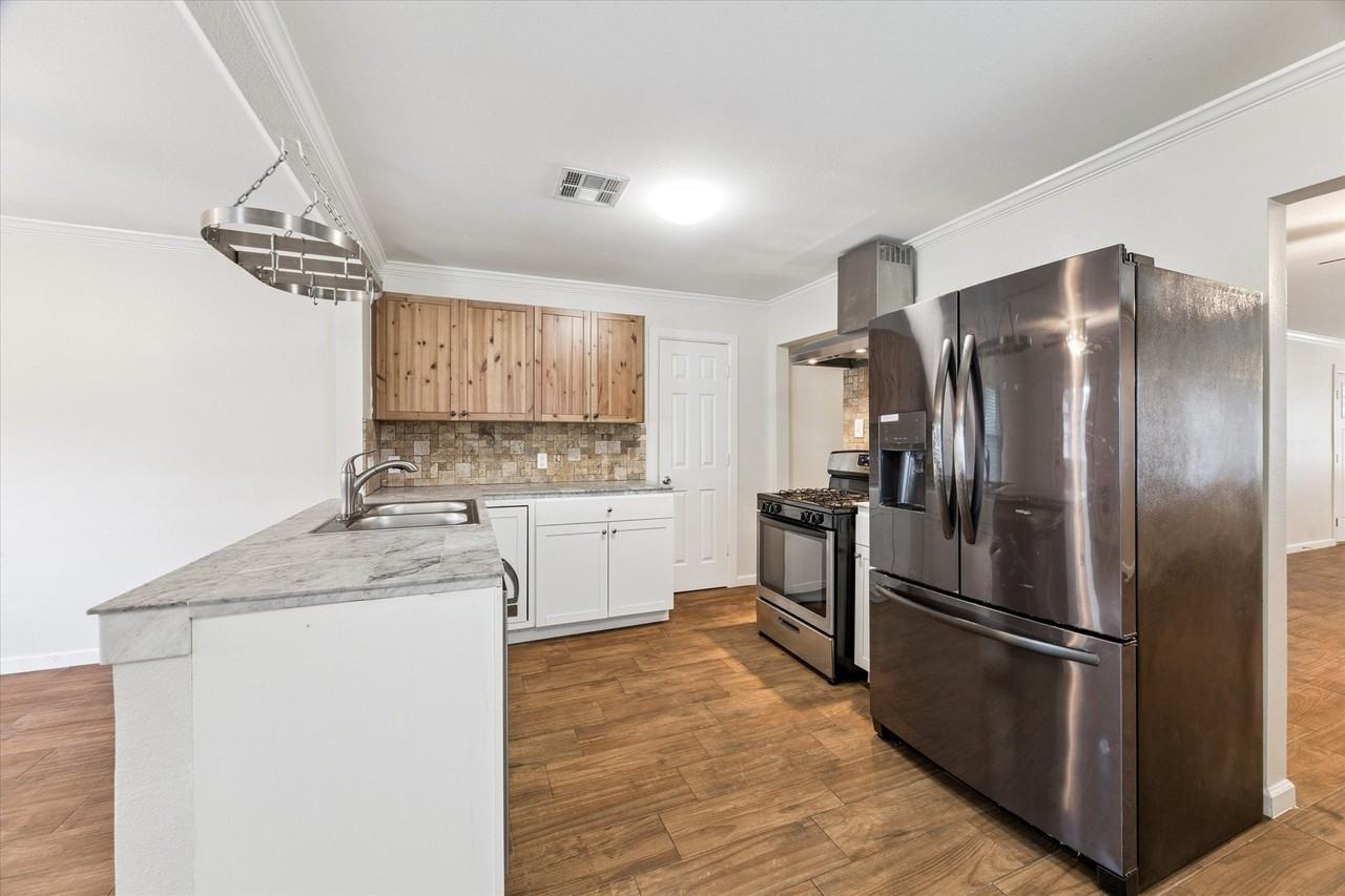 3810 Grennoch Ln - Photo 5 of 17