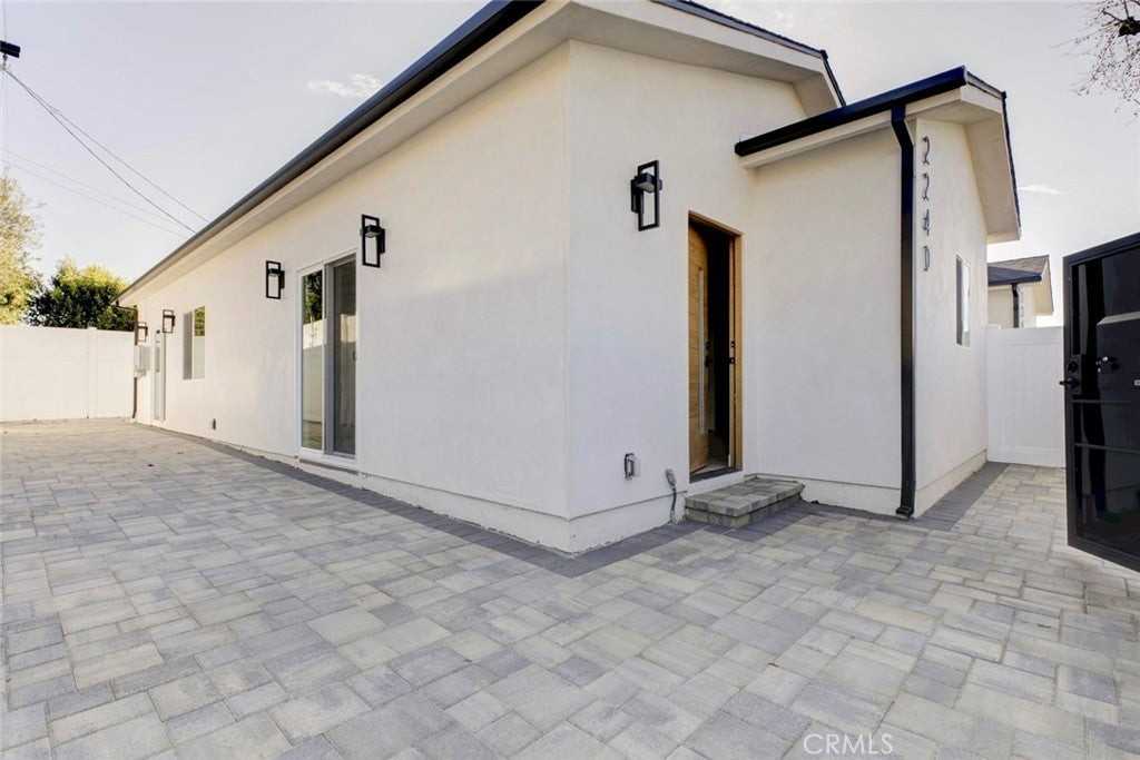 2240 N Keystone St - Photo 2 of 24