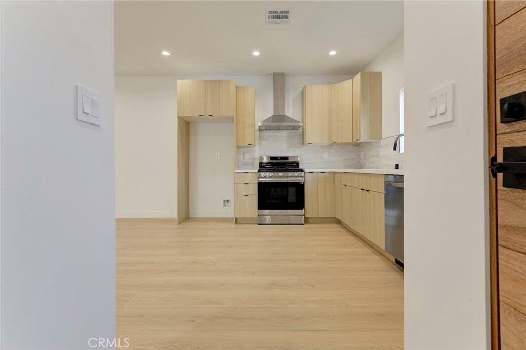 2240 N Keystone St - Photo 5 of 24