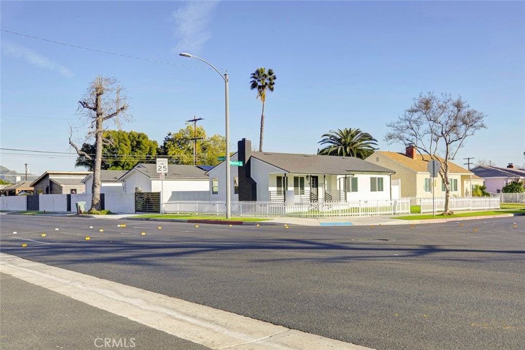 2238 N N Keystone - Photo 2 of 21