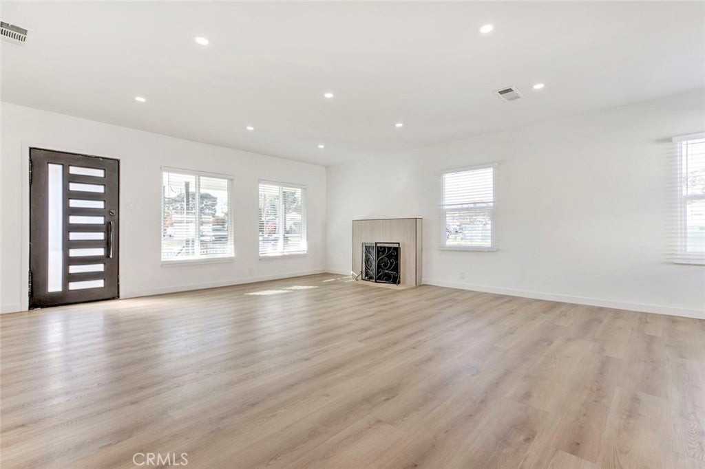 2238 N N Keystone - Photo 5 of 21