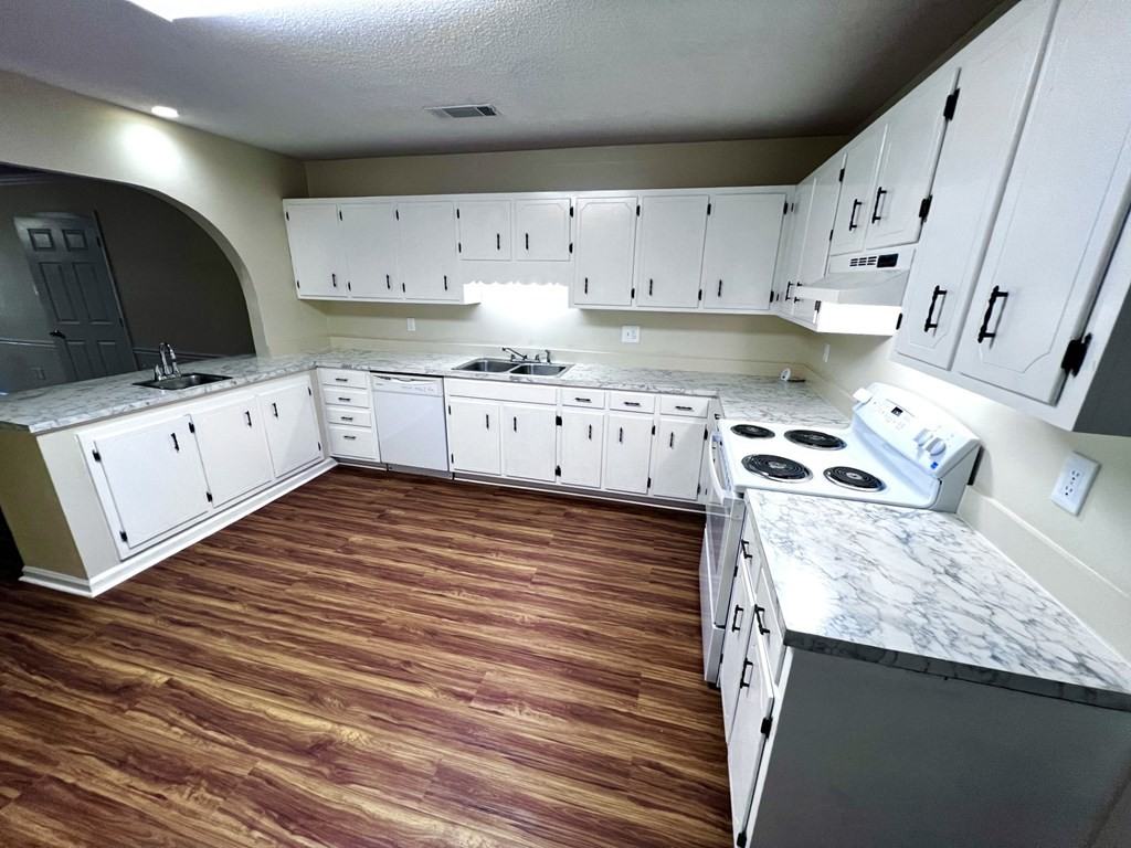 1927 Buck Ln Apt B - Photo 5 of 15