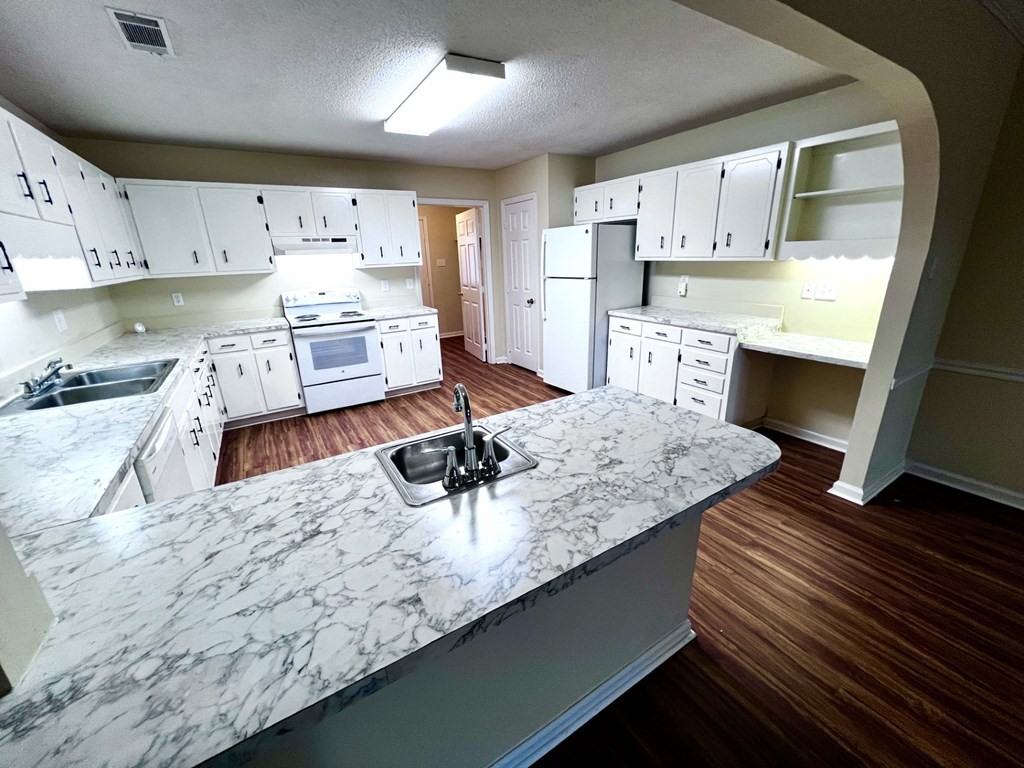 1927 Buck Ln Apt B - Photo 6 of 15