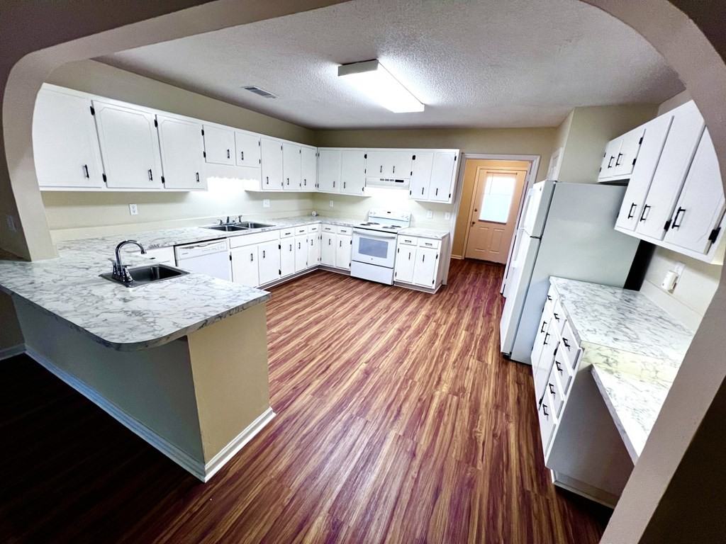 1927 Buck Ln Apt B - Photo 7 of 15