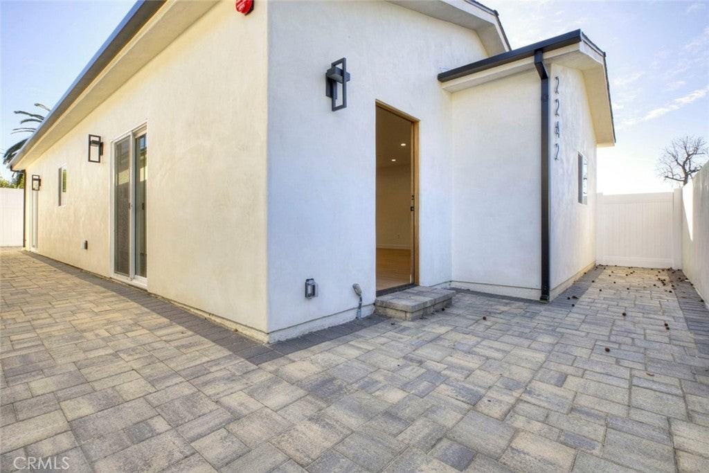 2242 N Keystone St - Photo 4 of 26