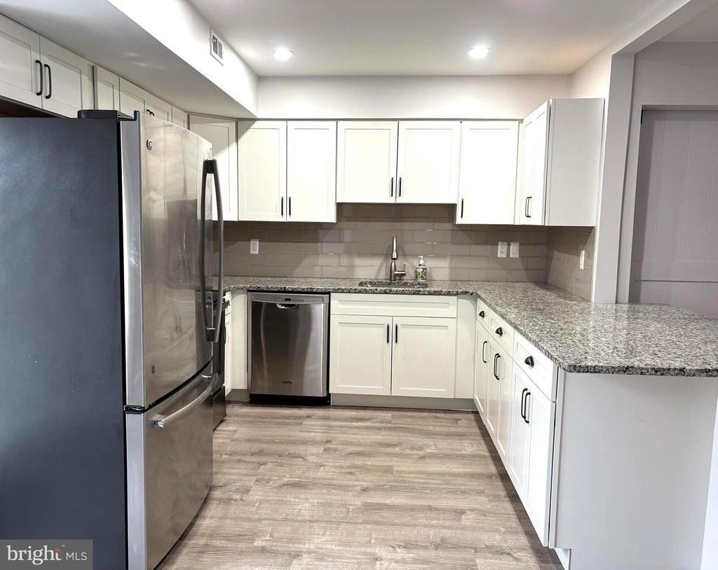 1505 Potters Pl - Photo 5 of 28