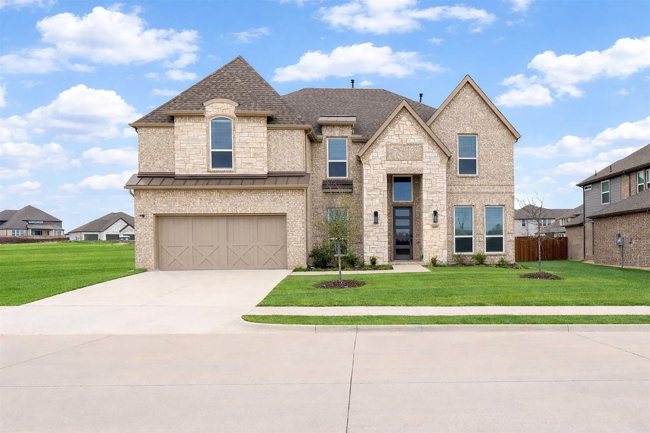 1609 Whisperwood Way