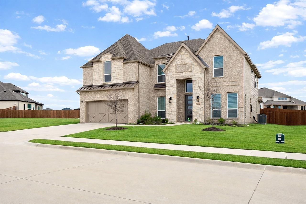1609 Whisperwood Way - Photo 3 of 39