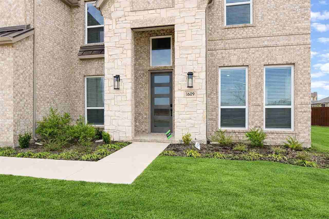1609 Whisperwood Way - Photo 4 of 39