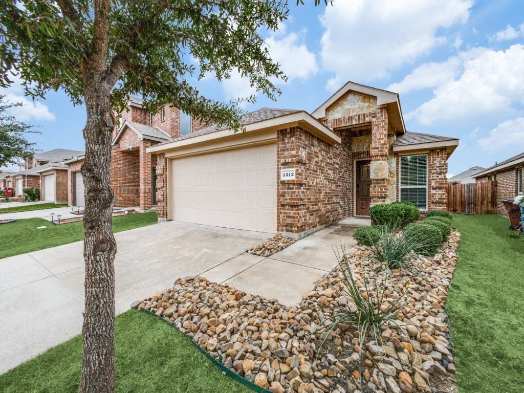 1312 Silver Maple Ln