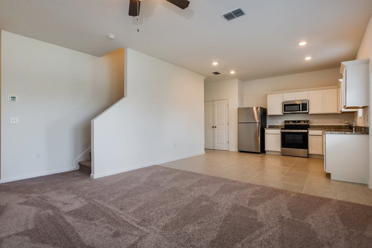 2084 Hemingway Cir - Photo 3 of 18