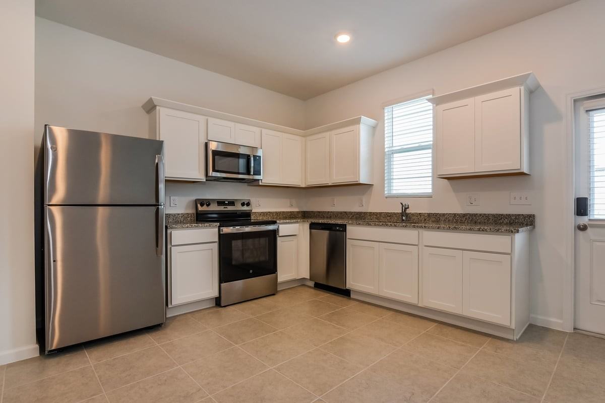 2084 Hemingway Cir - Photo 6 of 18