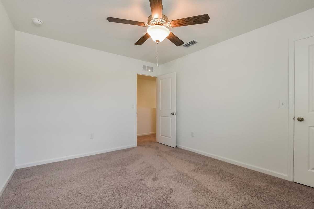 2084 Hemingway Cir - Photo 7 of 18