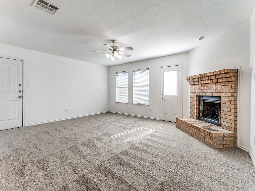 301 Honeysuckle Ct - Photo 3 of 13