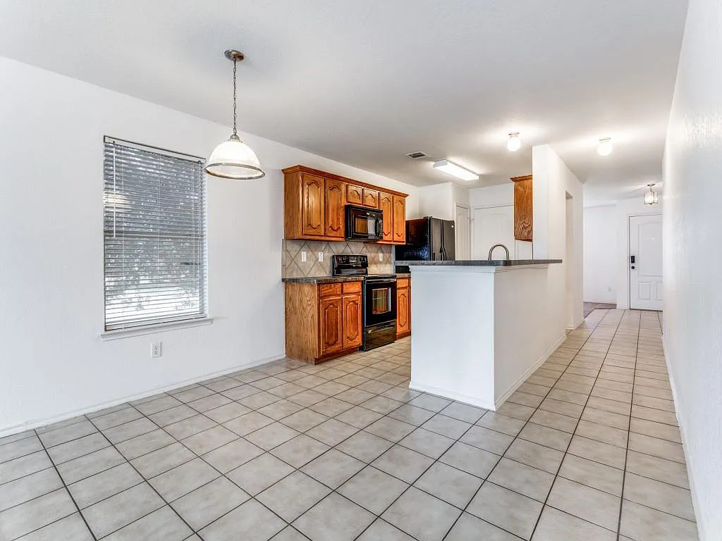 301 Honeysuckle Ct - Photo 5 of 13