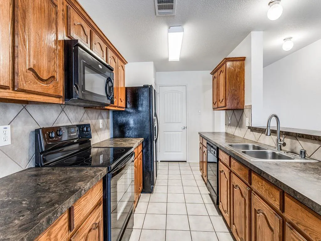 301 Honeysuckle Ct - Photo 6 of 13