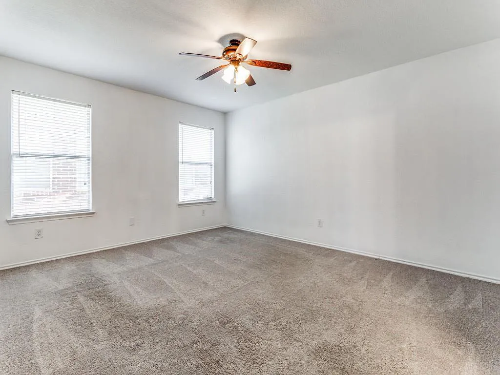 301 Honeysuckle Ct - Photo 7 of 13