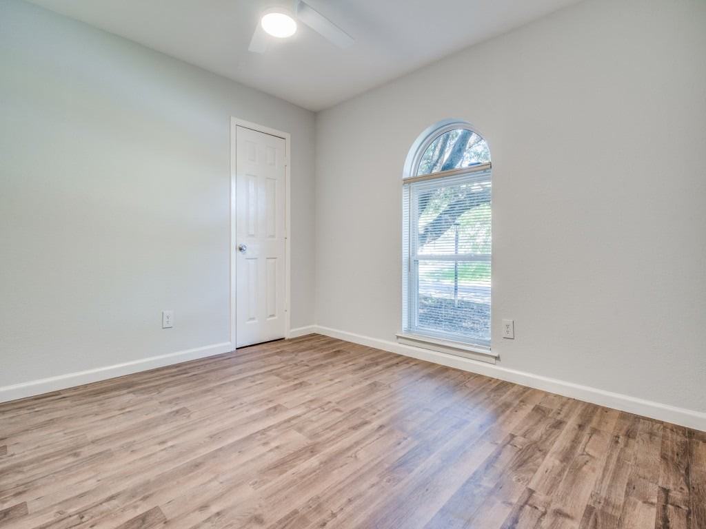 313 Ne Cindy Ln - Photo 4 of 14