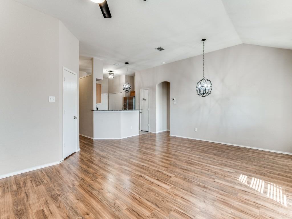 6508 Manitoba St - Photo 5 of 13