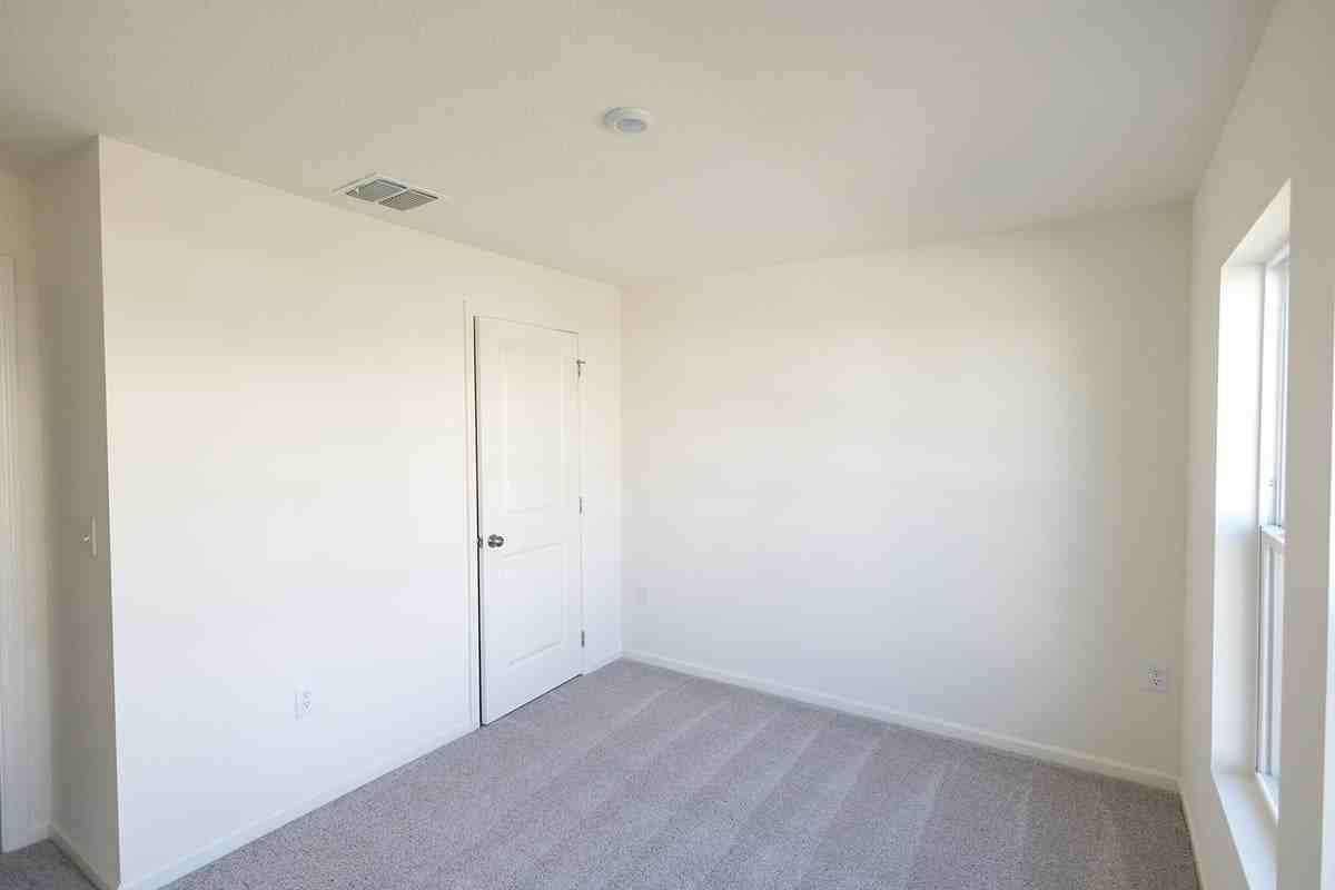 664 Hillview Loop - Photo 4 of 19