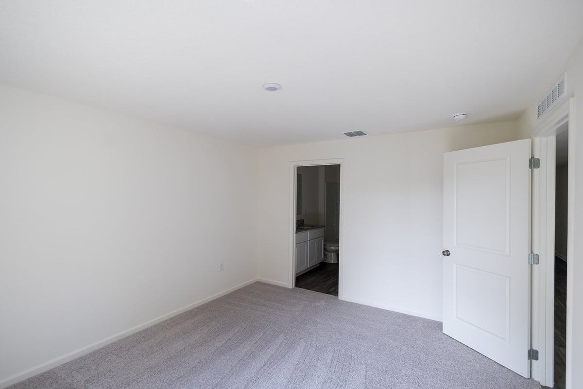 664 Hillview Loop - Photo 5 of 19