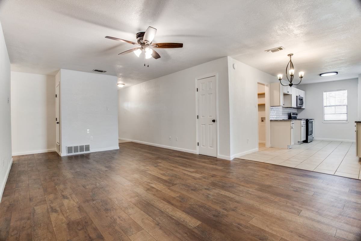 909 Bennett St - Photo 3 of 13