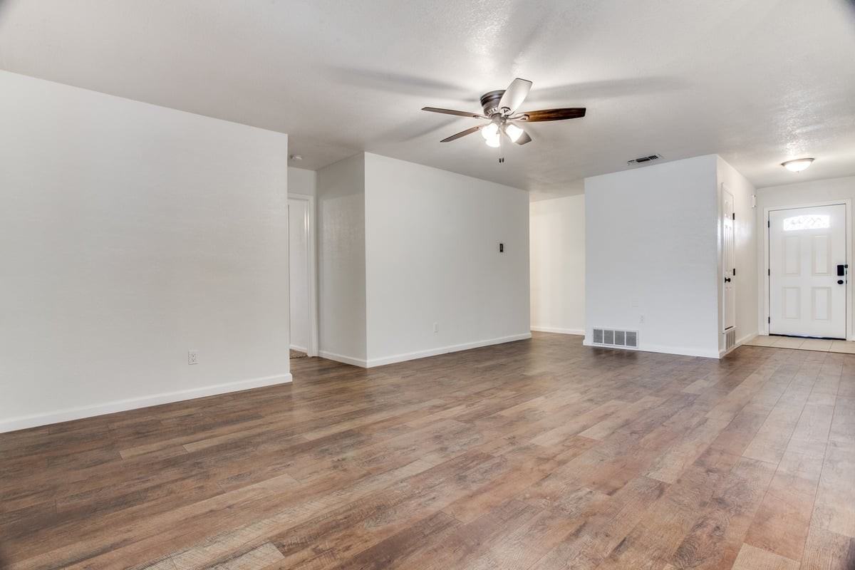 909 Bennett St - Photo 5 of 13