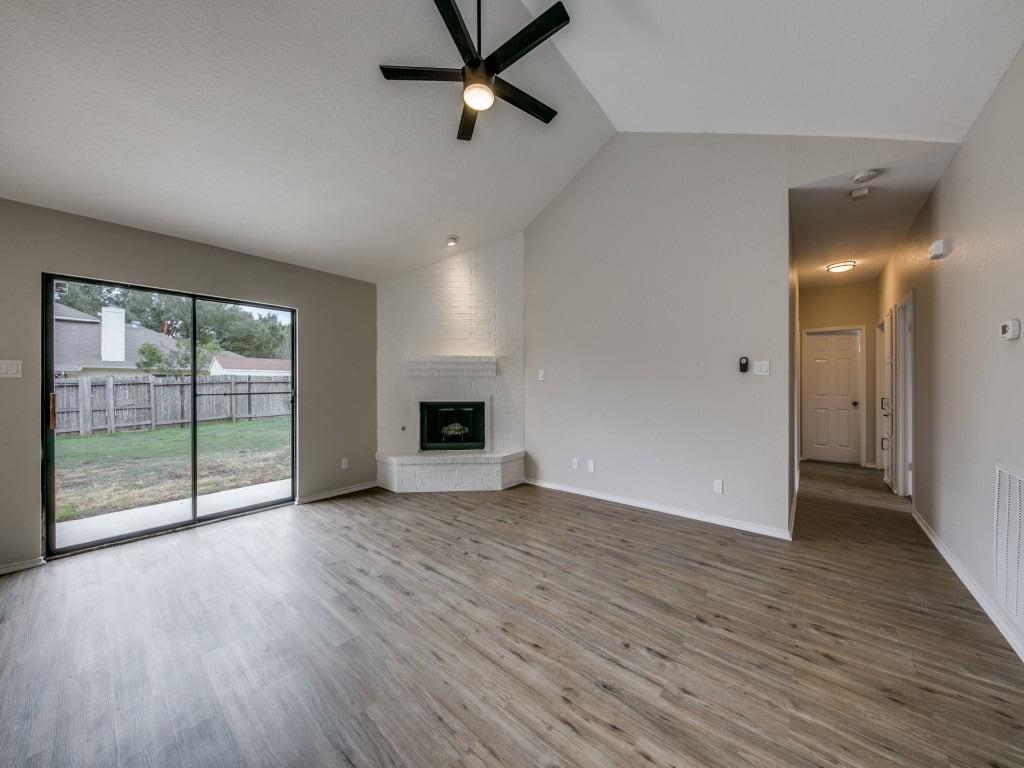 9218 Shadow Crest Dr - Photo 5 of 14