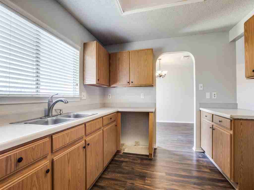 9706 Highland Crk - Photo 6 of 13