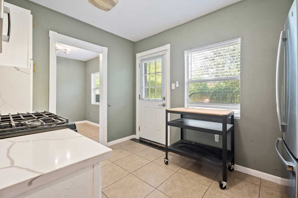 108 Bonita Ave - Photo 2 of 25