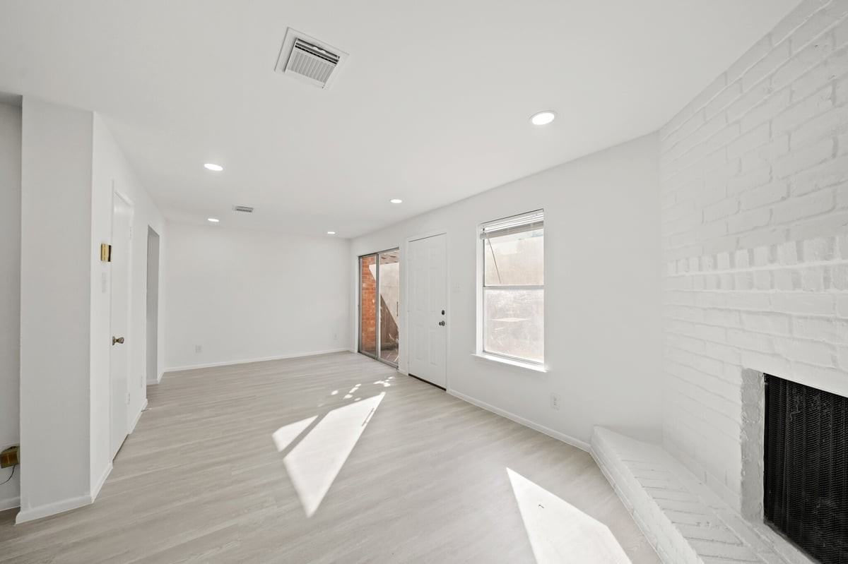 7949 Ellinger Ln - Photo 2 of 25