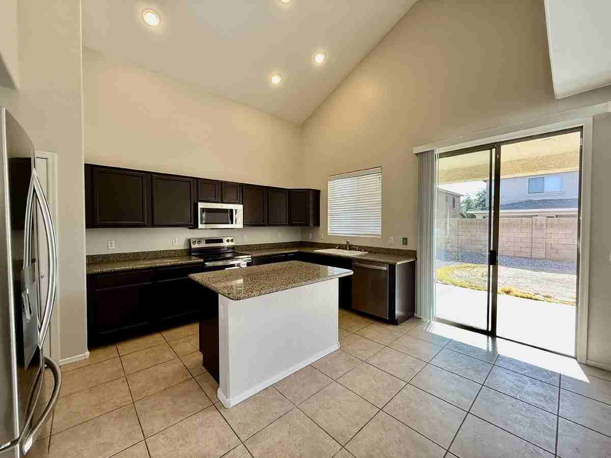 3361 E Pinot Noir Ave - Photo 3 of 44