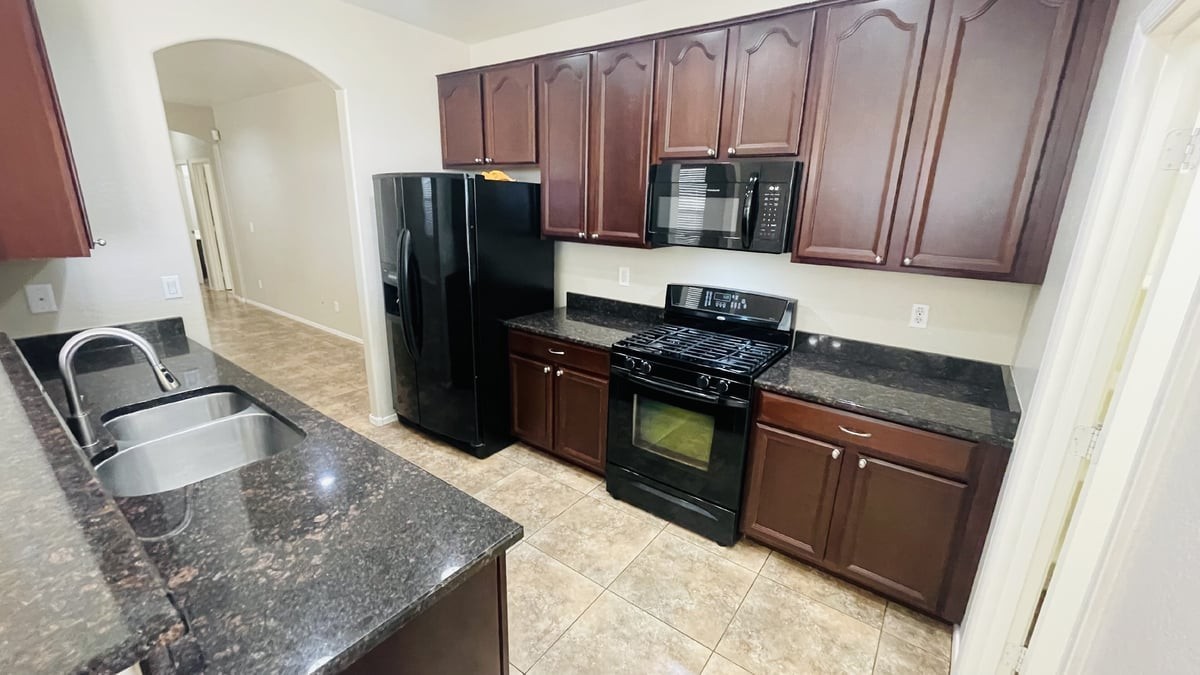 42447 W Capistrano Dr - Photo 6 of 19
